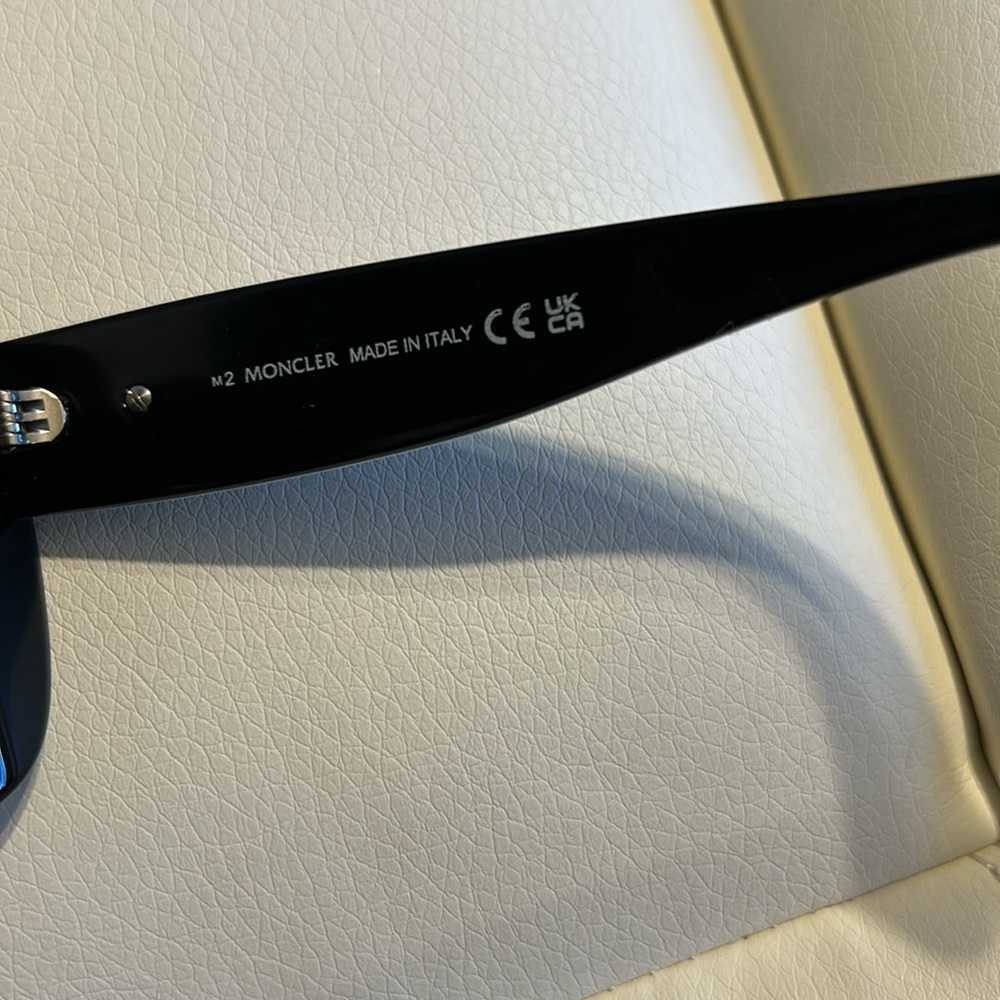 Authentic moncler unisex shades - Picture 5 of 8